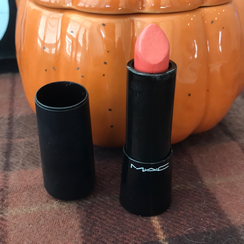 M.A.C. Mineralize Rich Lipstick Ultra Precious